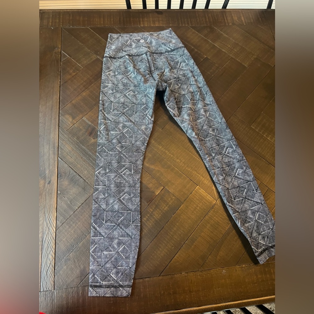 Lululemon leggings size 4